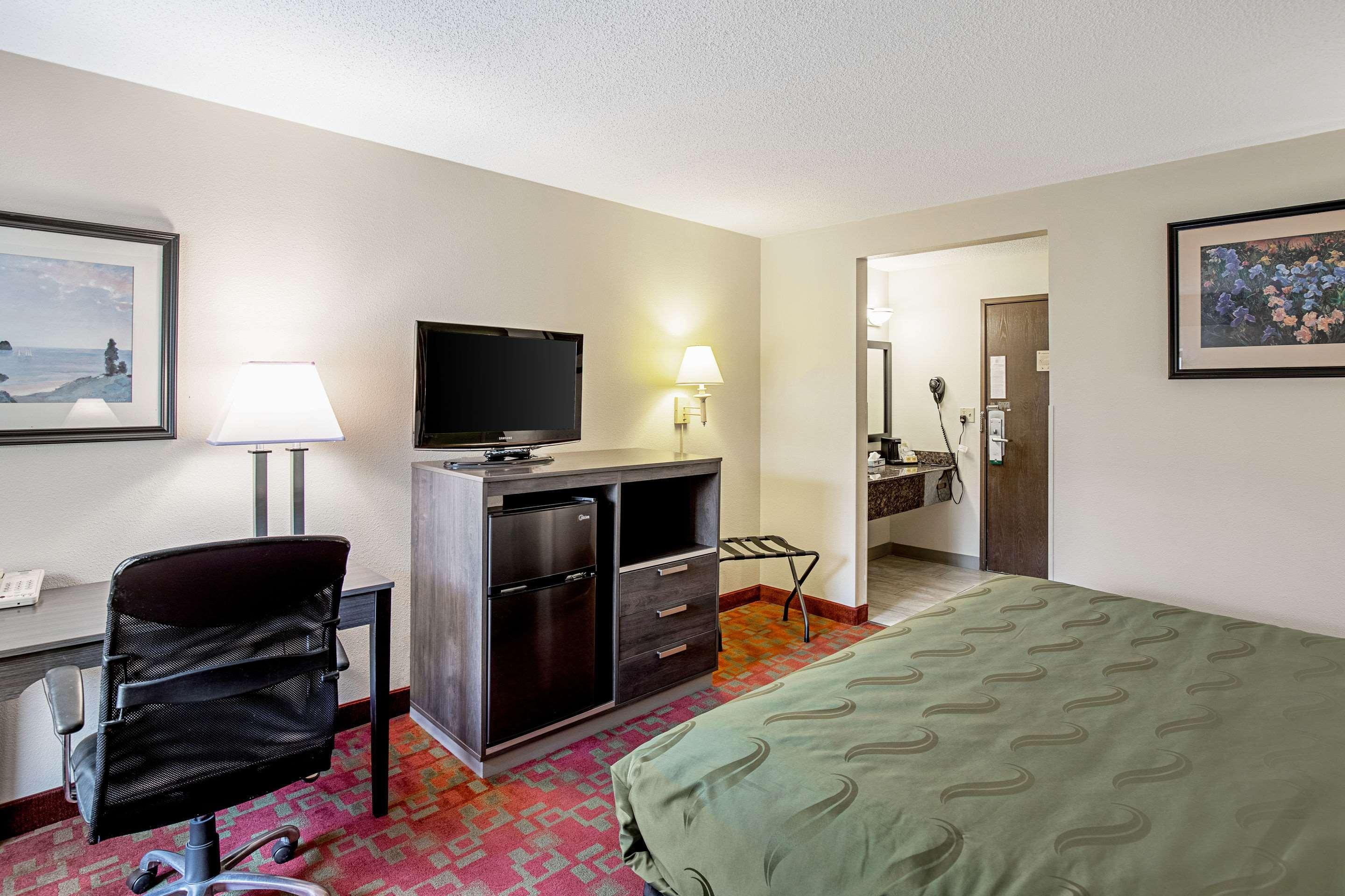 Quality Inn & Suites Milwaukee Buitenkant foto