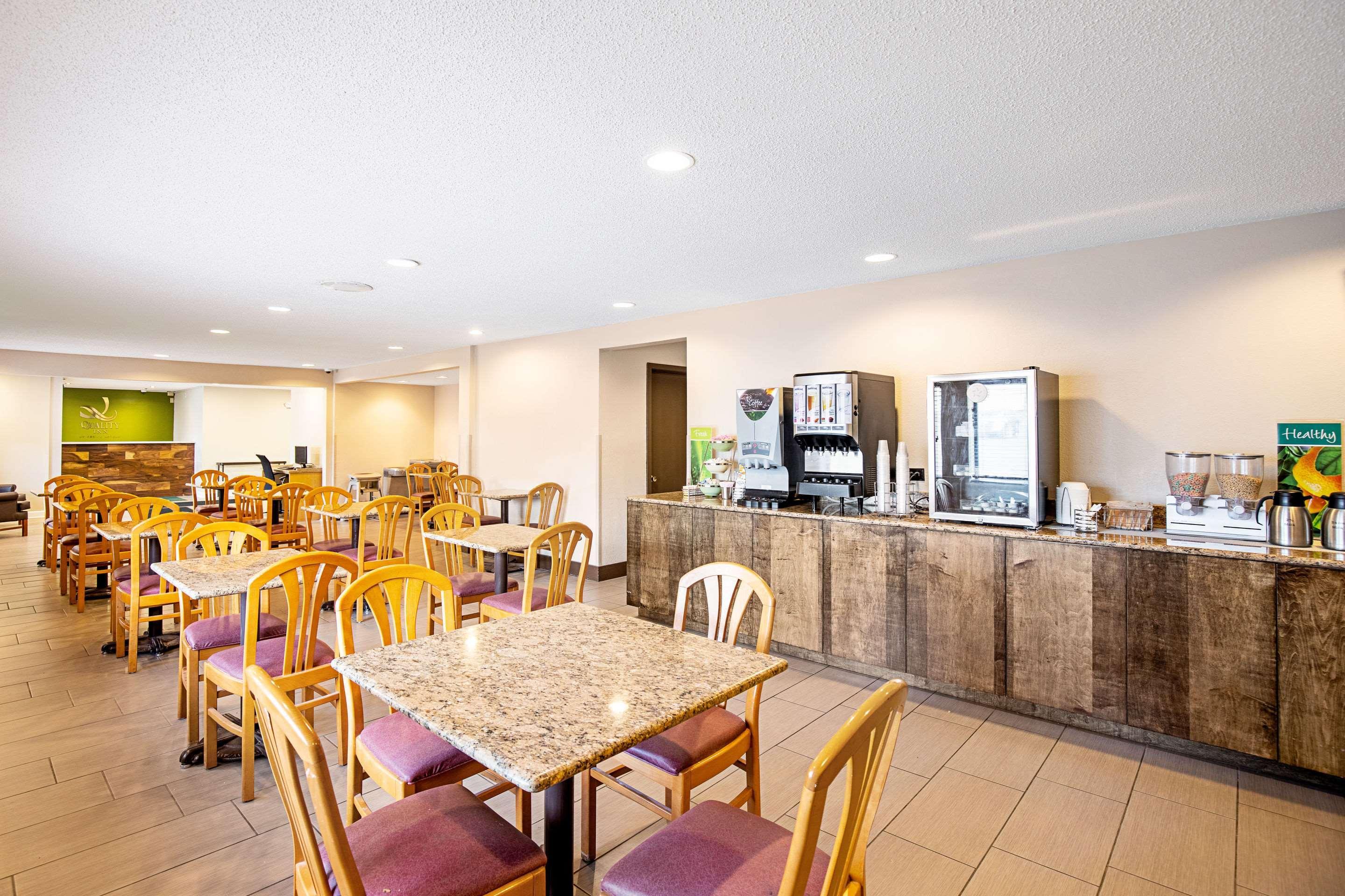 Quality Inn & Suites Milwaukee Buitenkant foto