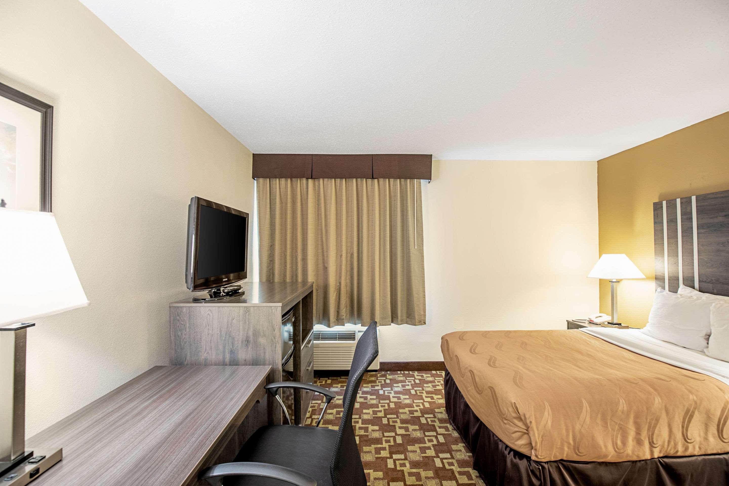 Quality Inn & Suites Milwaukee Buitenkant foto