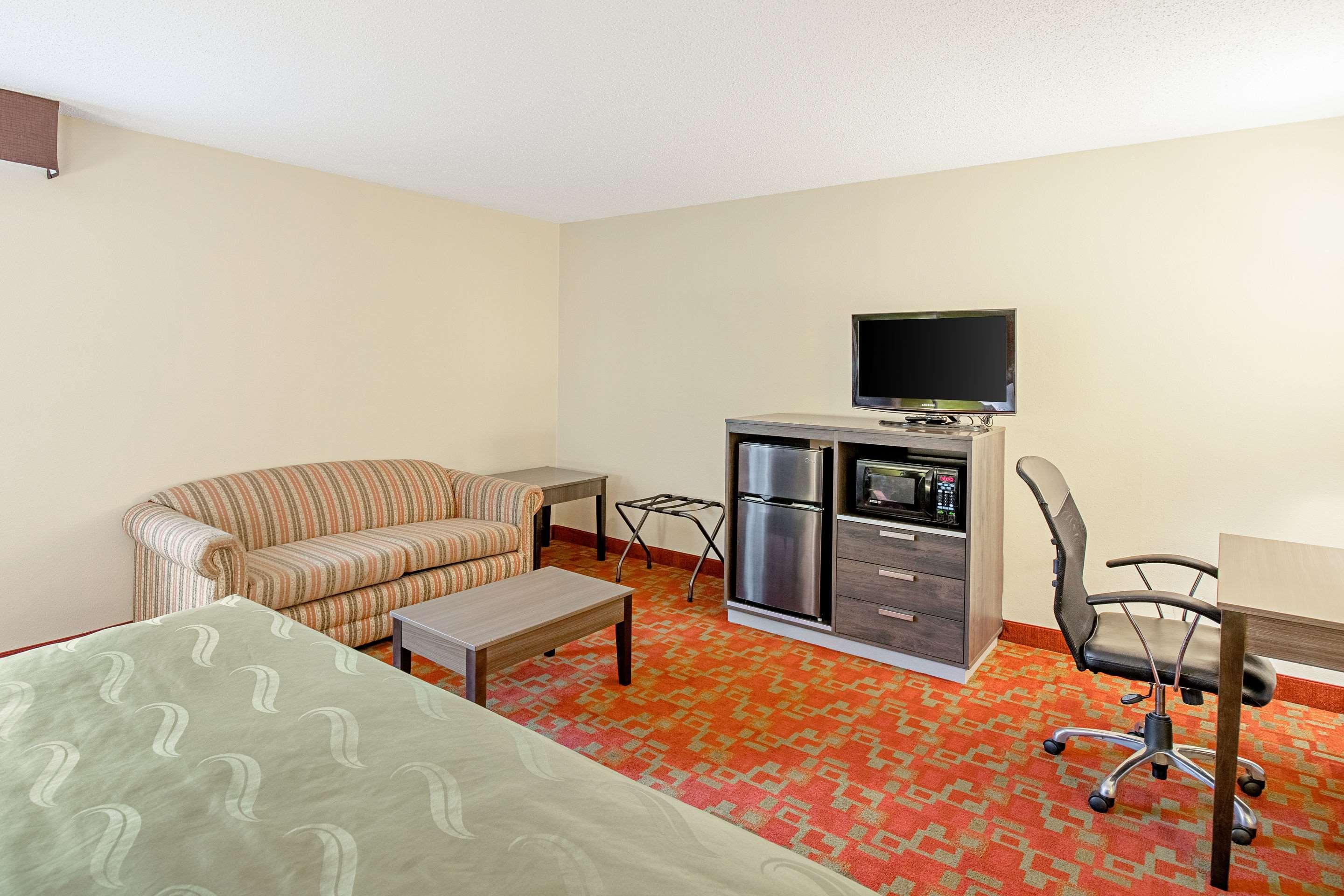 Quality Inn & Suites Milwaukee Buitenkant foto