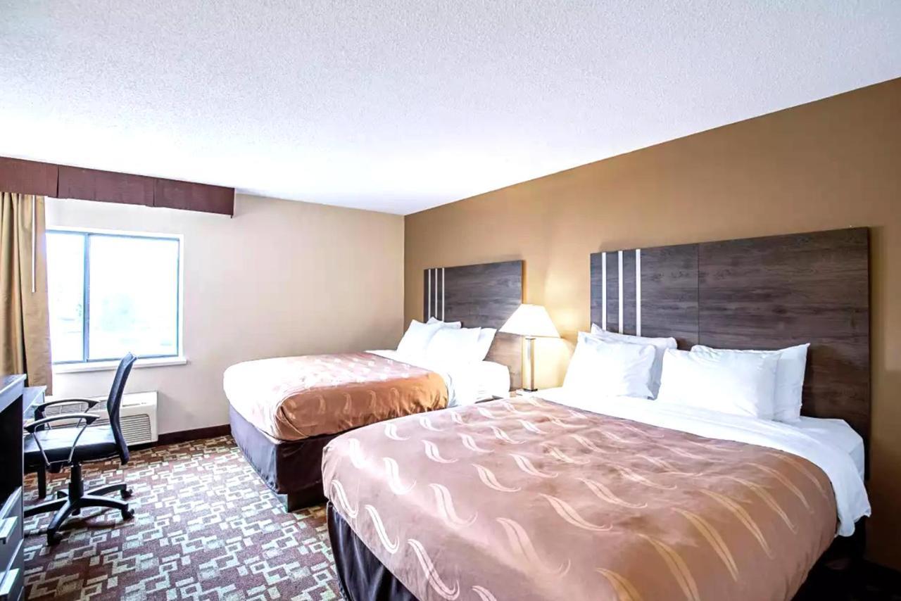 Quality Inn & Suites Milwaukee Buitenkant foto