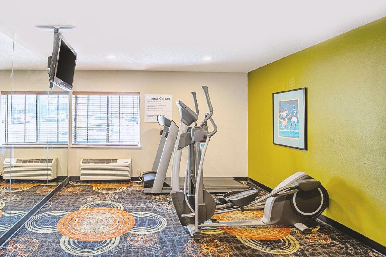 Quality Inn & Suites Milwaukee Buitenkant foto