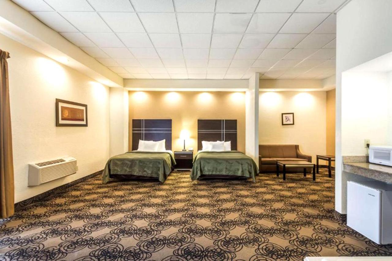 Quality Inn & Suites Milwaukee Buitenkant foto