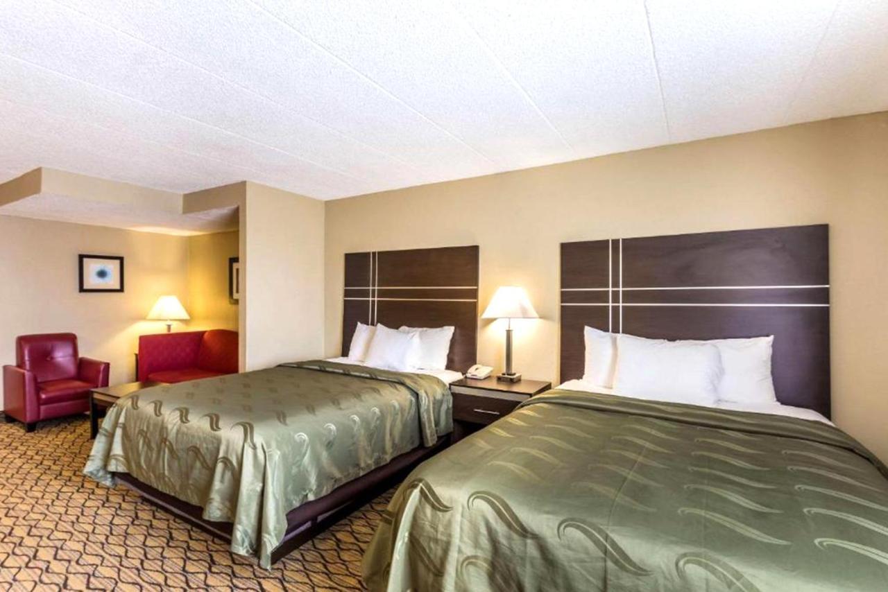 Quality Inn & Suites Milwaukee Buitenkant foto