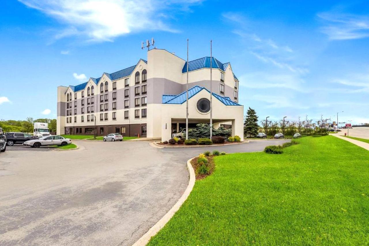 Quality Inn & Suites Milwaukee Buitenkant foto