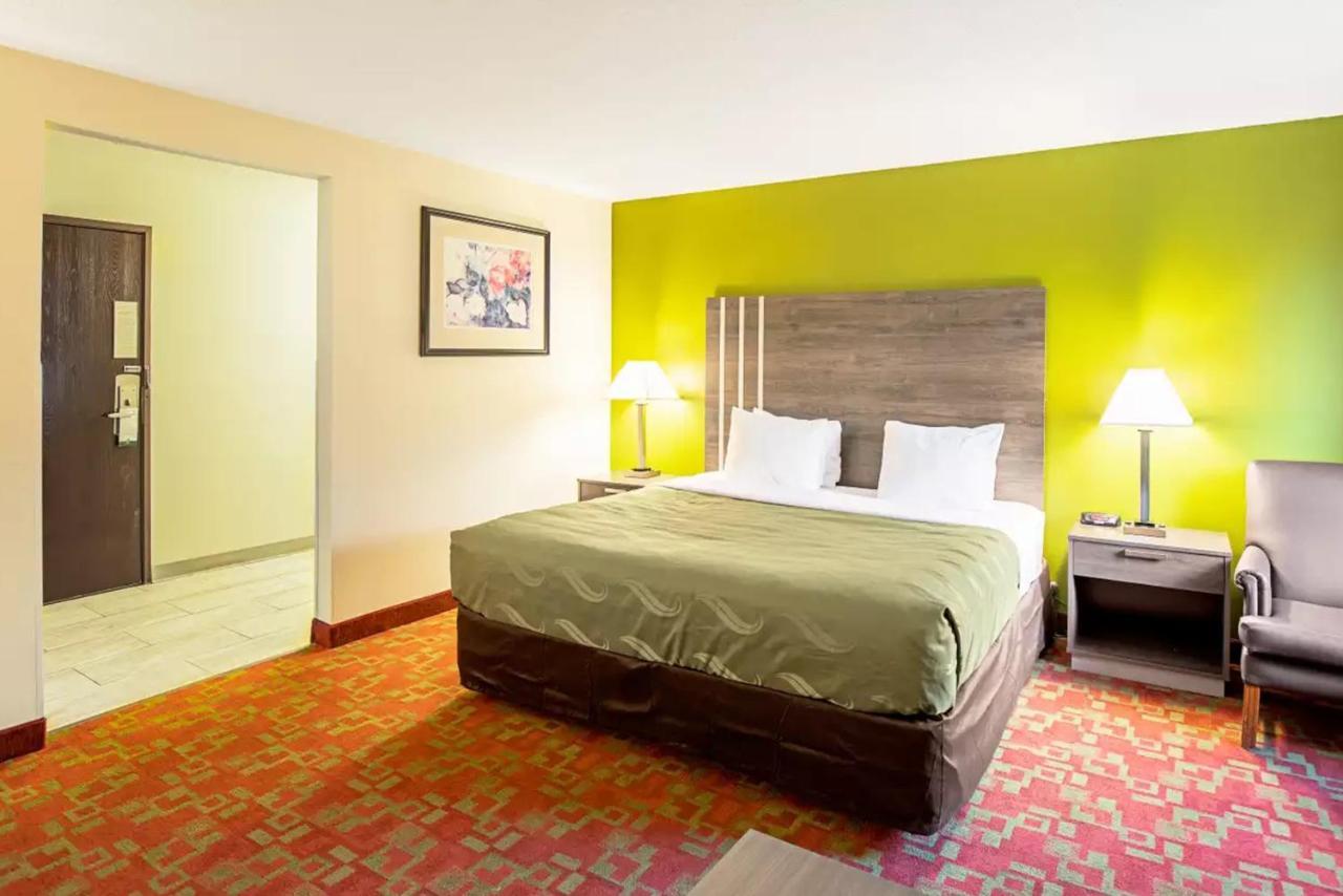 Quality Inn & Suites Milwaukee Buitenkant foto