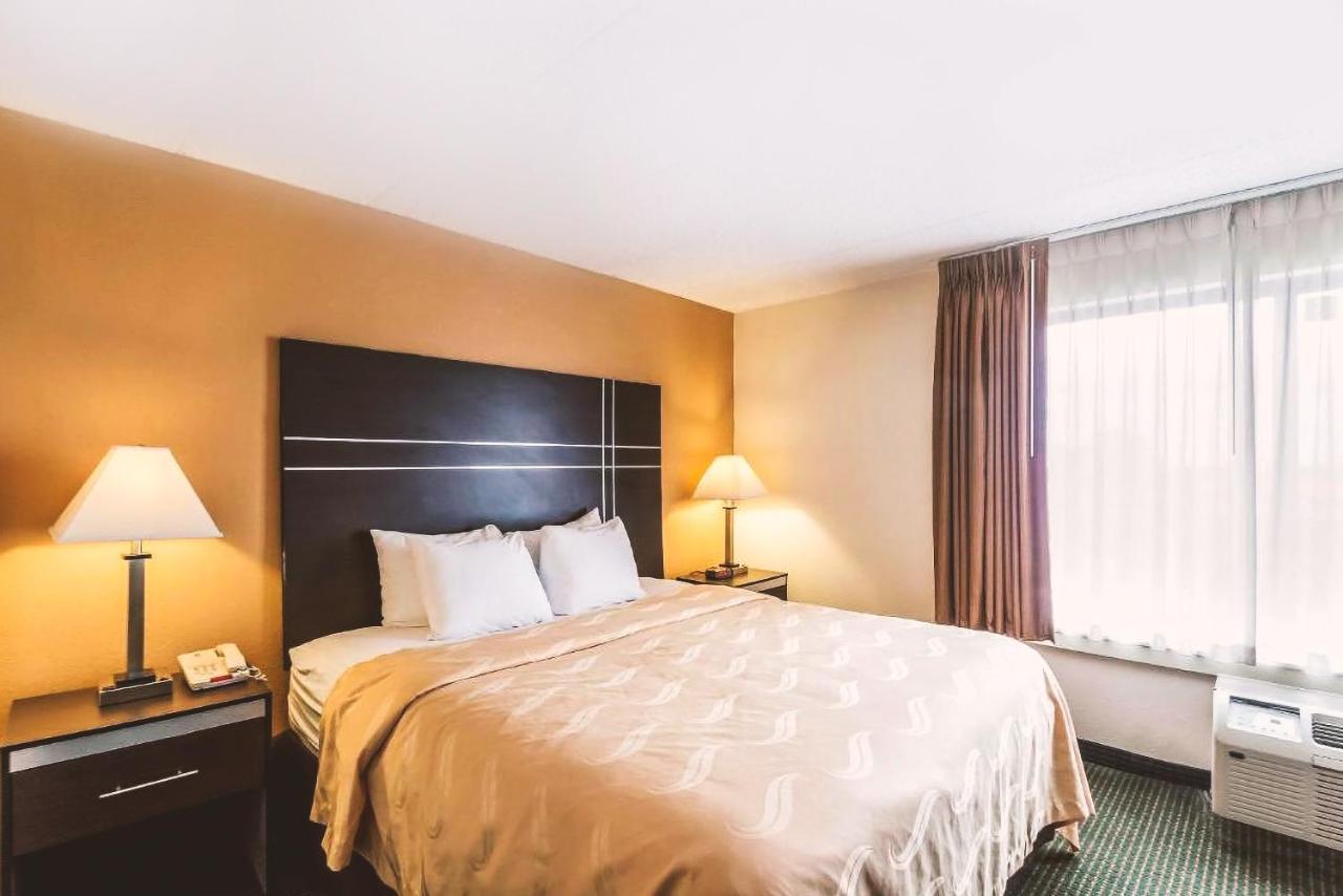 Quality Inn & Suites Milwaukee Buitenkant foto