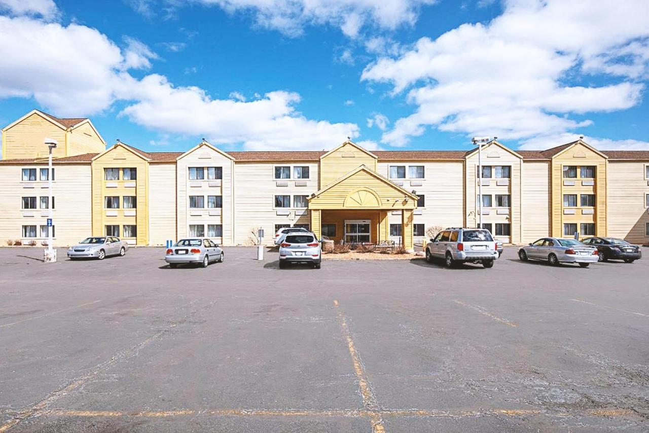 Quality Inn & Suites Milwaukee Buitenkant foto