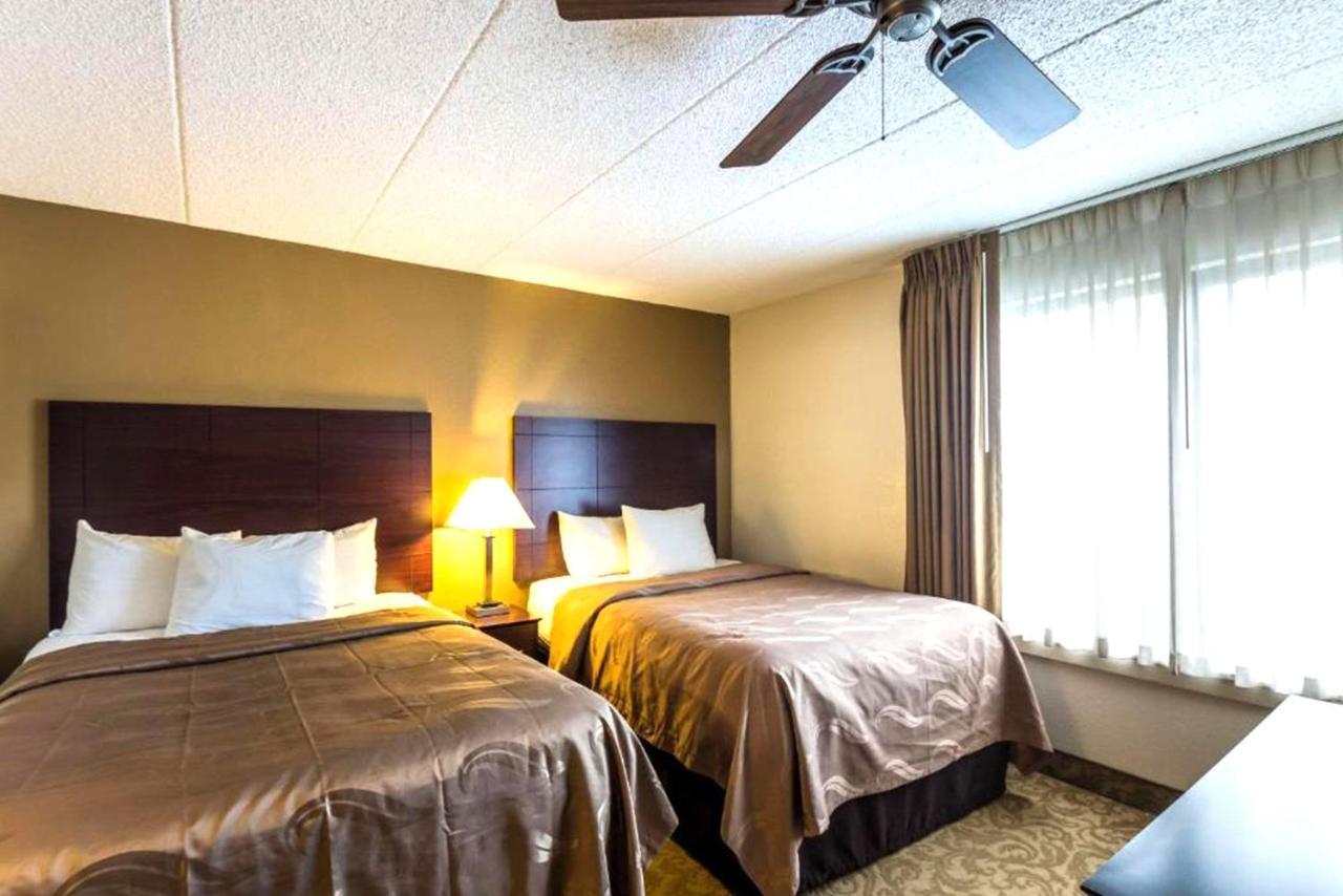 Quality Inn & Suites Milwaukee Buitenkant foto