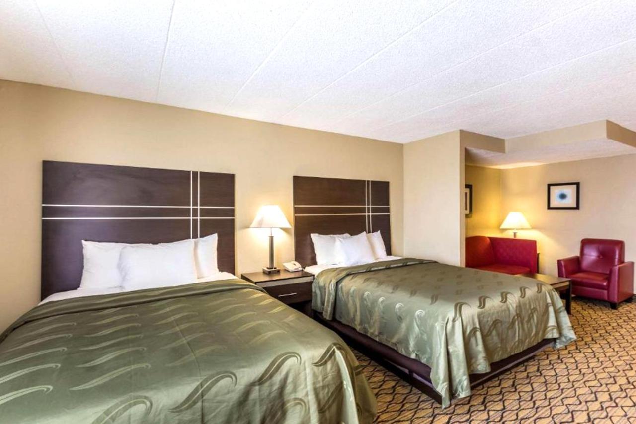 Quality Inn & Suites Milwaukee Buitenkant foto