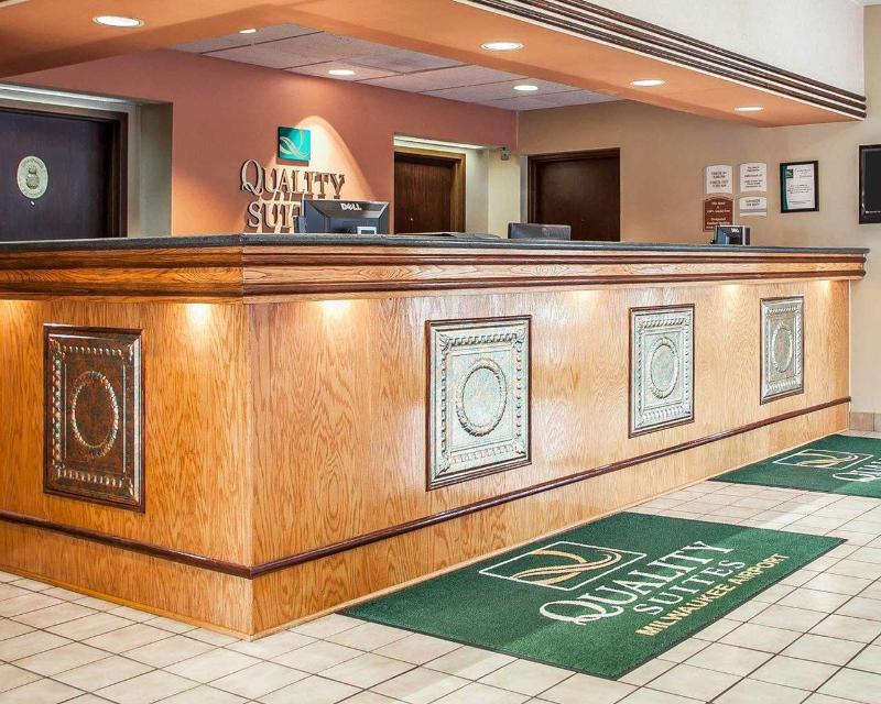 Quality Inn & Suites Milwaukee Buitenkant foto