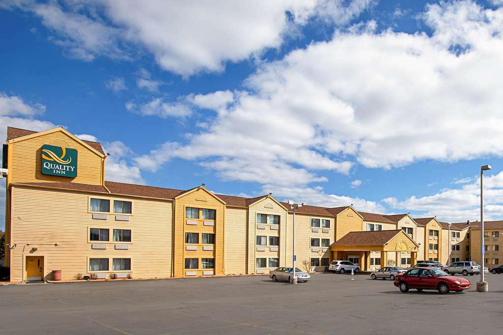 Quality Inn & Suites Milwaukee Buitenkant foto
