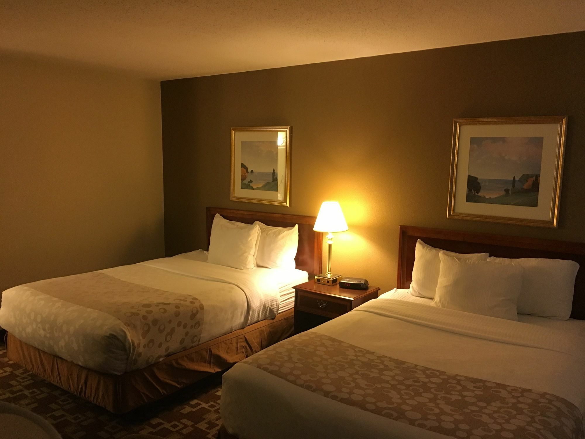 Quality Inn & Suites Milwaukee Buitenkant foto